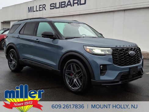 Used 2025 Ford Explorer ST image 1