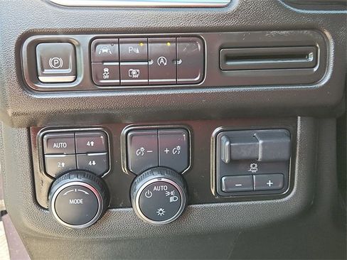 Used 2023 Chevrolet Suburban RST w/ Luxury Package image 18