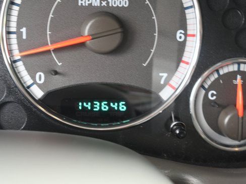 Used 2005 Jeep Liberty Limited AWD/4WD image 32