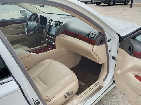 Used 2011 Lexus LS 460 AWD w/ Comfort Pkg image 10