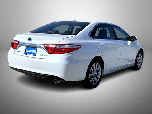 Used 2017 Toyota Camry XLE w/ Moonroof Package FWD image 5