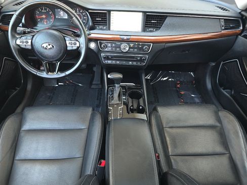 Used 2017 Kia Cadenza Premium w/ Luxury Package FWD image 15