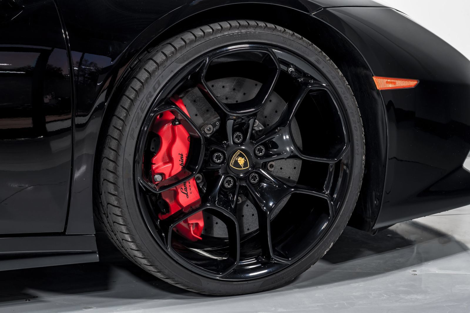 Used 2015 Lamborghini Huracan LP 610-4 AWD/4WD image 42