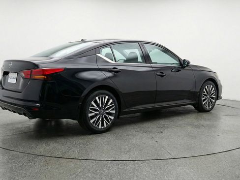 Used 2025 Nissan Altima 2.5 SV image 9