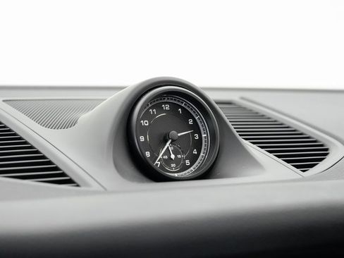 Used 2025 Porsche Macan image 18