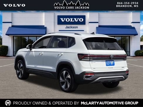 Used 2025 Volkswagen Taos SE AWD/4WD image 6