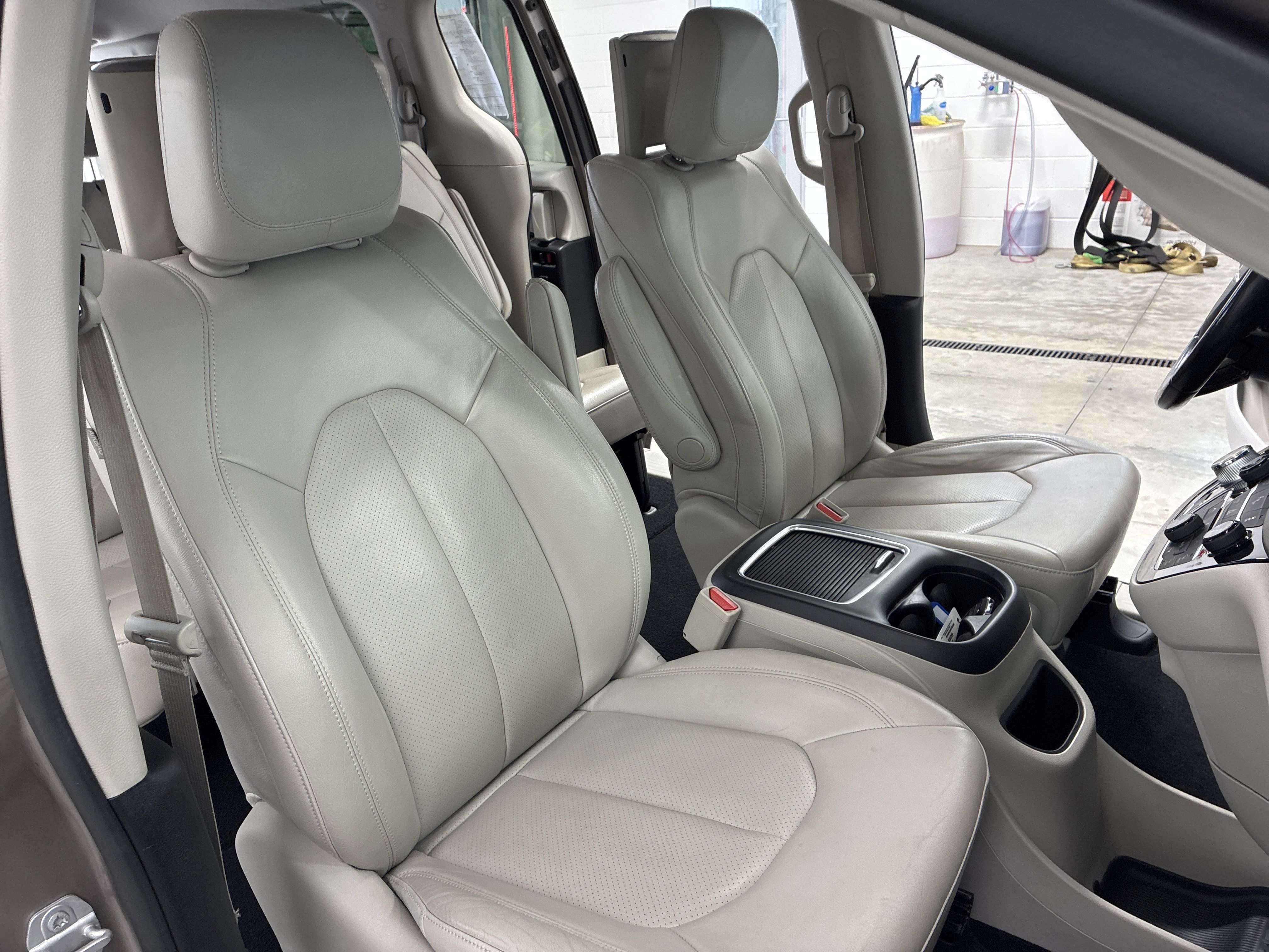 Used 2017 Chrysler Pacifica Touring-L Plus FWD image 19
