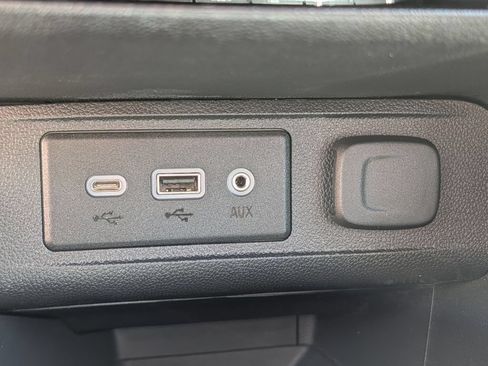 Used 2023 Buick Encore GX Essence w/ Experience Buick Package FWD image 40