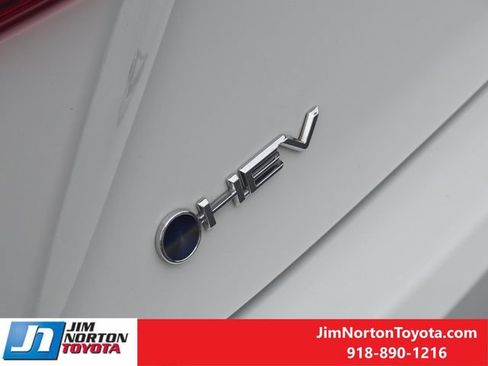 Used 2025 Toyota Camry LE FWD image 12
