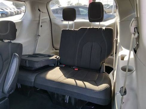 Used 2023 Chrysler Voyager LX FWD image 14