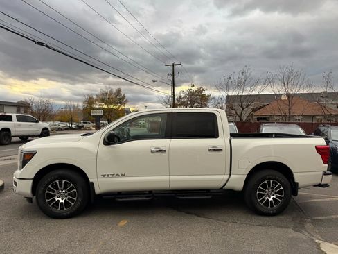 Used 2021 Nissan Titan SV w/ SV Convenience Package image 9