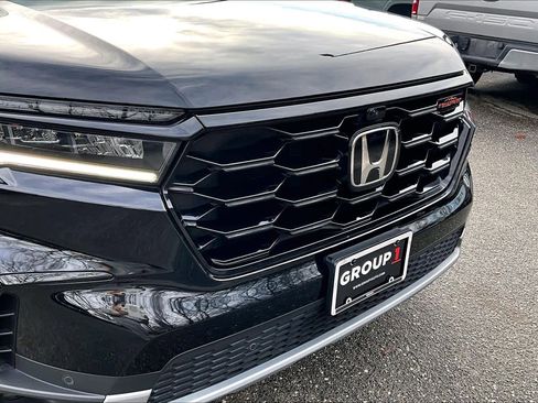 Used 2025 Honda Pilot TrailSport image 29