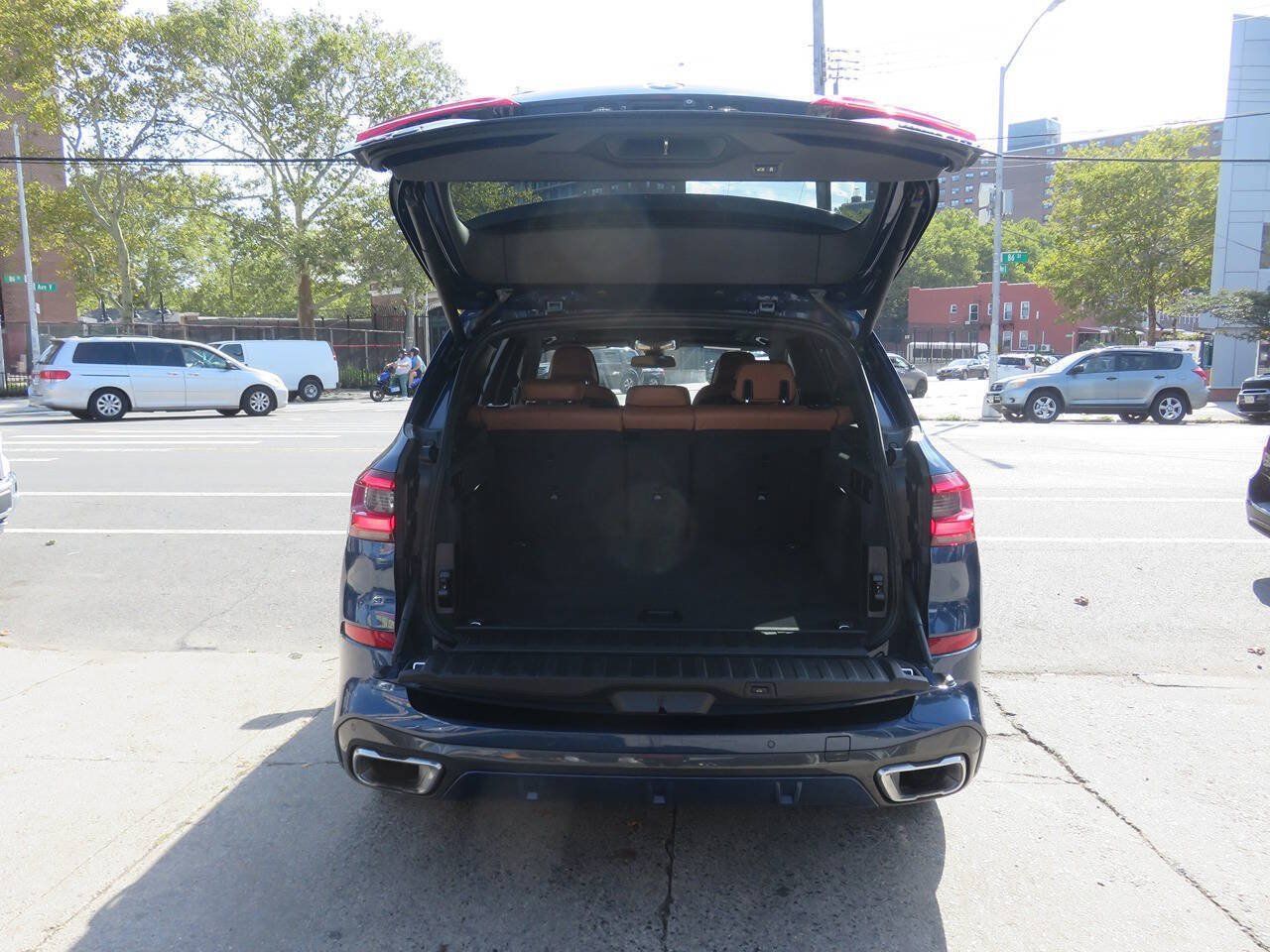 Used 2019 BMW X5 xDrive40i w/ M Sport Package AWD/4WD image 23