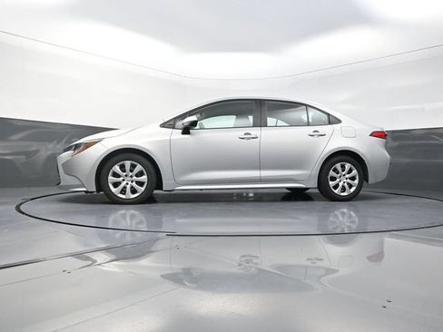 Used 2024 Toyota Corolla LE FWD image 33