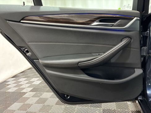 Used 2018 BMW 530e xDrive w/ Premium Package 2 AWD/4WD image 19
