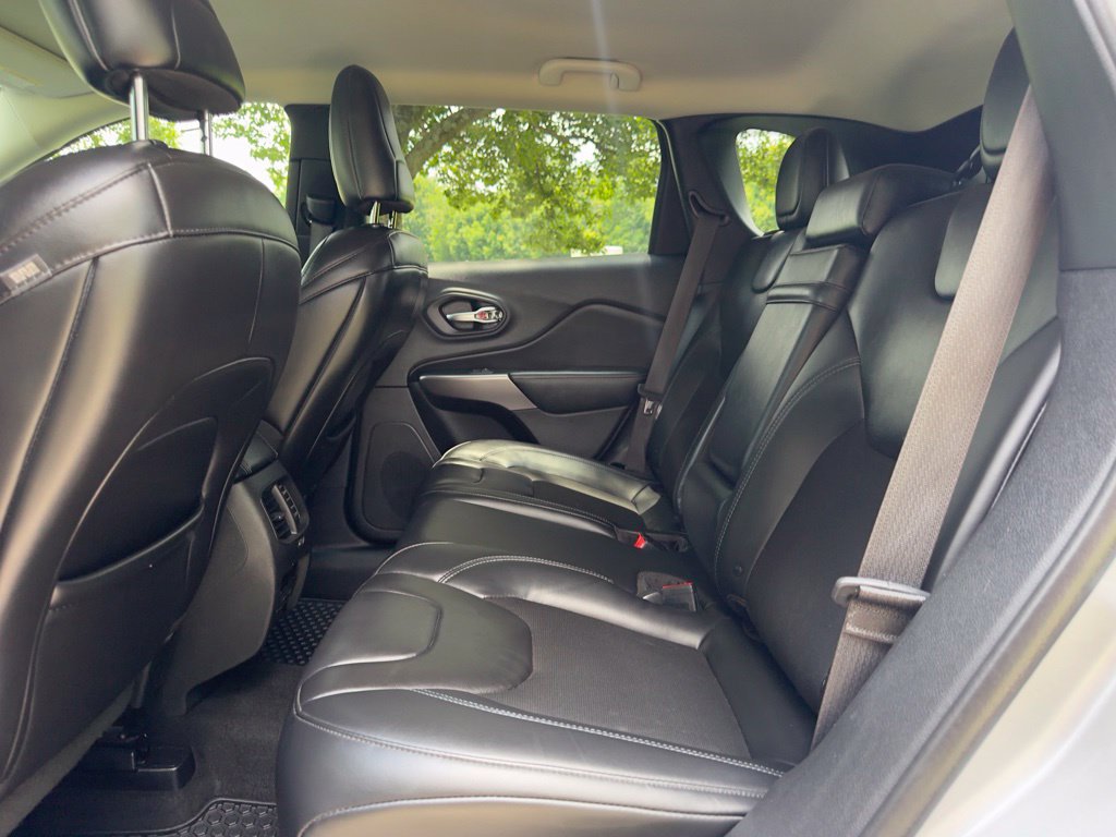 Used 2019 Jeep Cherokee Latitude Plus AWD/4WD image 25