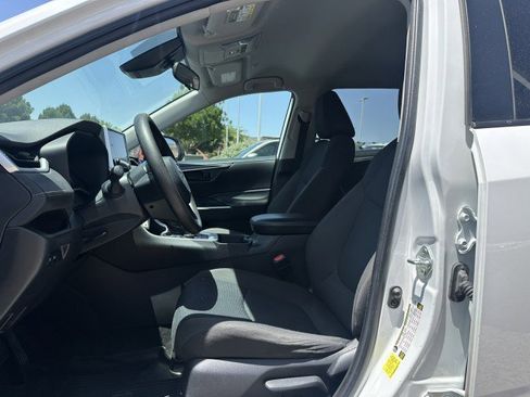 Used 2023 Toyota RAV4 LE AWD/4WD image 11