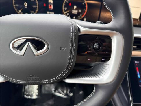 Certified 2025 INFINITI QX80 Sensory image 18