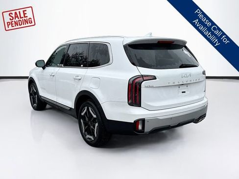 Used 2023 Kia Telluride EX w/ EX Captain's Chair Package image 5