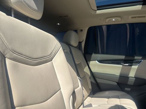Used 2020 Cadillac XT6 Premium Luxury FWD image 30