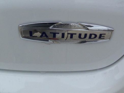 Certified 2025 Jeep Compass Latitude image 11