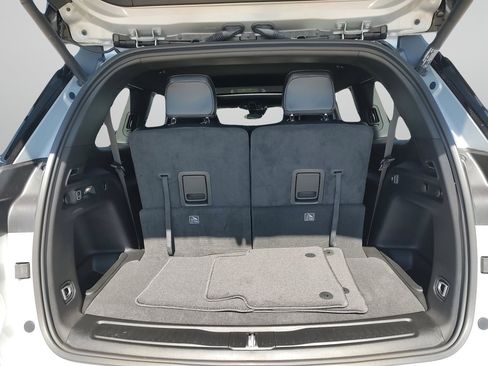 New 2025 Jeep Grand Cherokee L Altitude RWD image 34