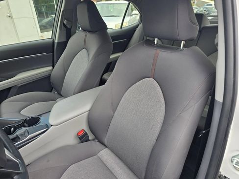 Used 2018 Toyota Camry LE FWD image 21
