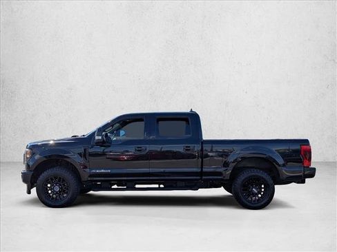 Used 2022 Ford F250 Lariat w/ Black Appearance Package image 9