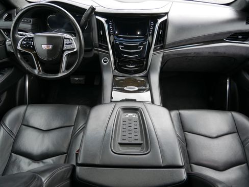 Used 2017 Cadillac Escalade ESV Platinum AWD/4WD image 10