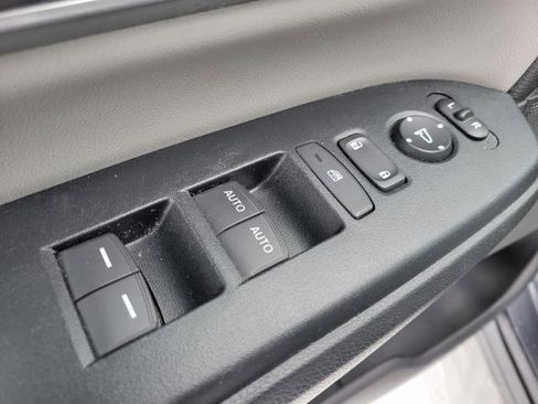 Used 2017 Honda CR-V EX-L image 16