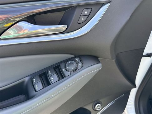 Used 2023 Buick Enclave Essence image 22
