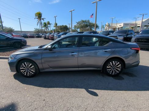 Used 2024 Nissan Altima 2.5 SV image 8