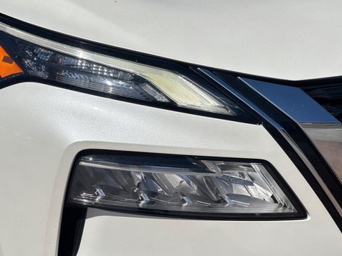 Used 2023 Nissan Rogue SV FWD image 12