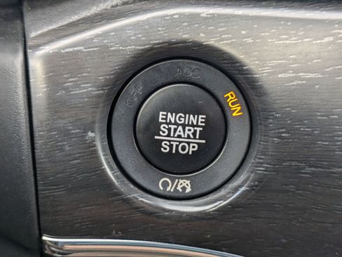 Used 2018 Jeep Grand Cherokee Limited image 36