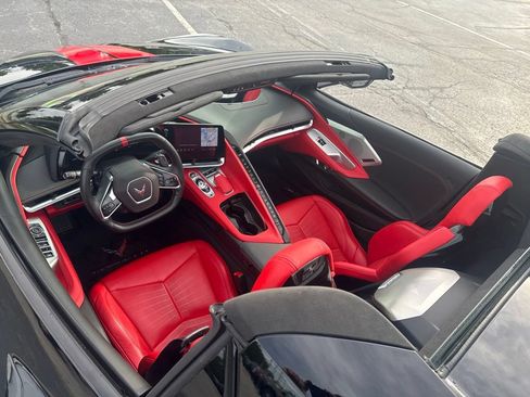 Used 2021 Chevrolet Corvette Stingray Premium Conv w/ Z51 Performance Package RWD image 18