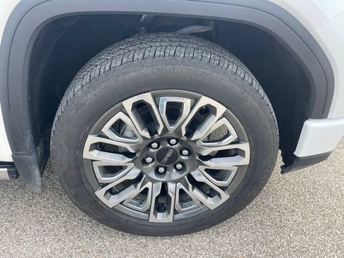 Used 2024 GMC Sierra 1500 Denali Ultimate AWD/4WD image 11
