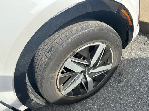 Used 2022 Kia Sorento S w/ Panoramic Sunroof Package image 4