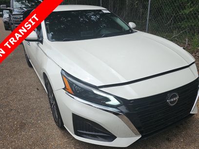 Used 2023 Nissan Altima 2.5 SV