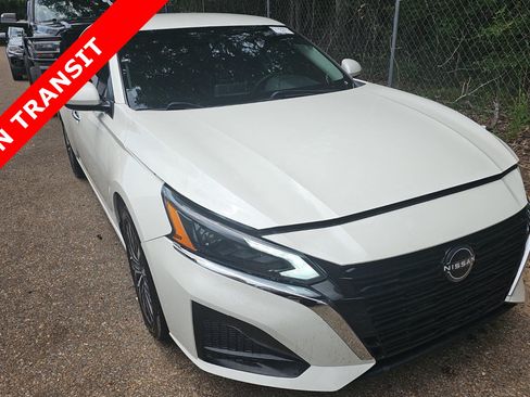 Used 2023 Nissan Altima 2.5 SV FWD image 1