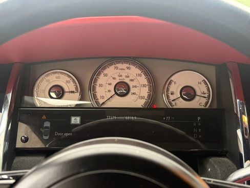 Used 2018 Rolls-Royce Dawn RWD image 22
