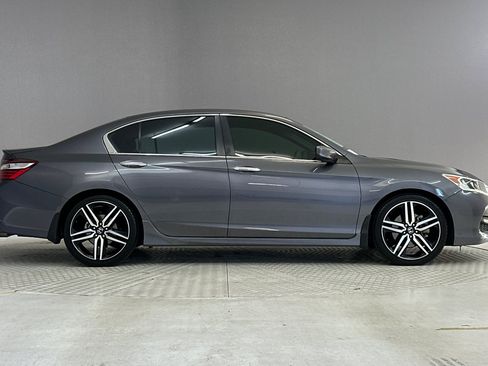 Used 2017 Honda Accord Sport image 7