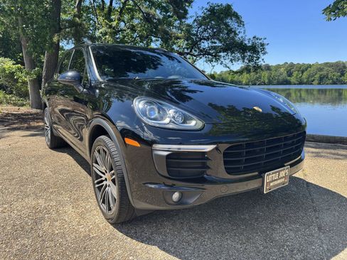 Used 2016 Porsche Cayenne AWD/4WD image 1