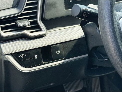 Used 2024 Kia Sportage LX image 10