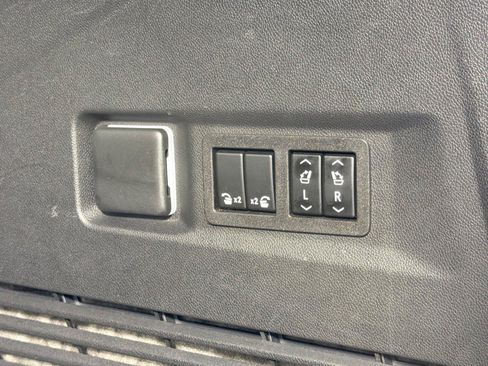 Used 2023 Chevrolet Tahoe Premier w/ Advanced Technology Package AWD/4WD image 16