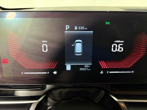 Used 2025 Kia Carnival FWD image 22