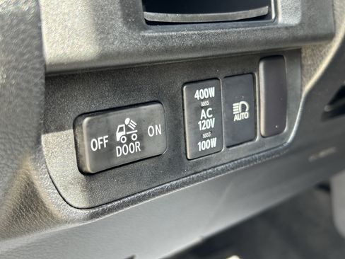 Used 2019 Toyota Tacoma TRD Sport AWD/4WD image 16