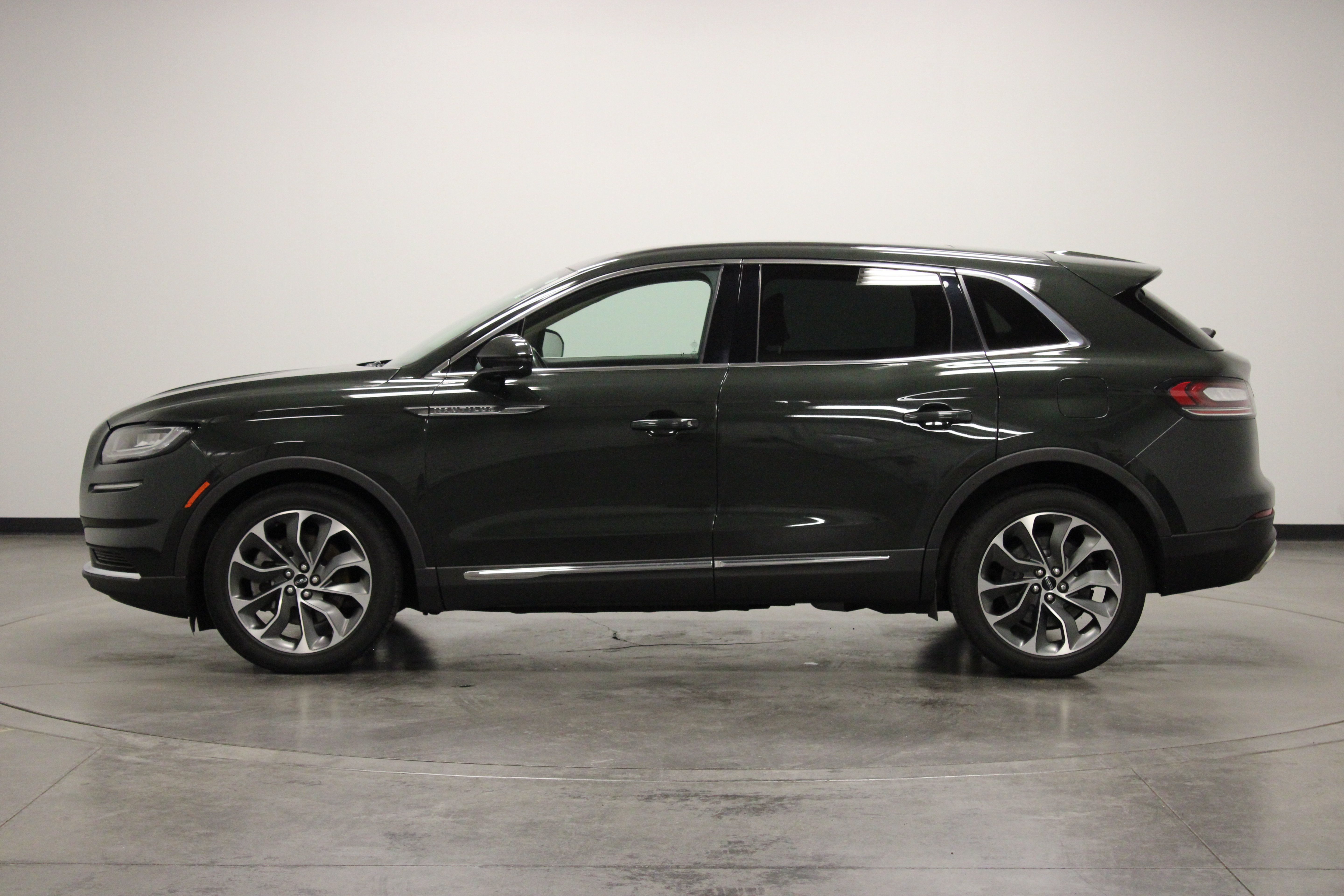 Used 2022 Lincoln Nautilus Reserve AWD/4WD image 5