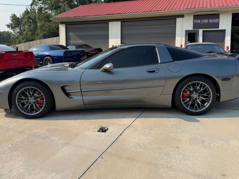 Used 2004 Chevrolet Corvette Coupe w/ Roof Package RWD image 17