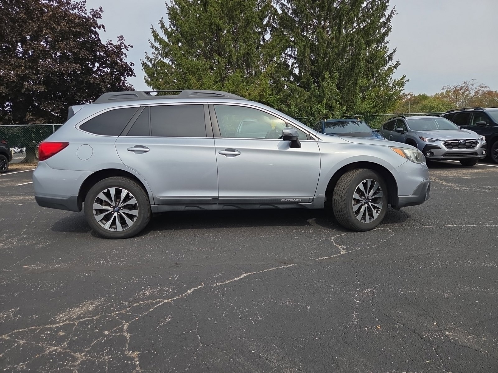 Used 2015 Subaru Outback 2.5i Limited AWD/4WD image 2