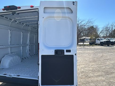 Used 2025 RAM ProMaster 2500 w/ Convenience Group image 22